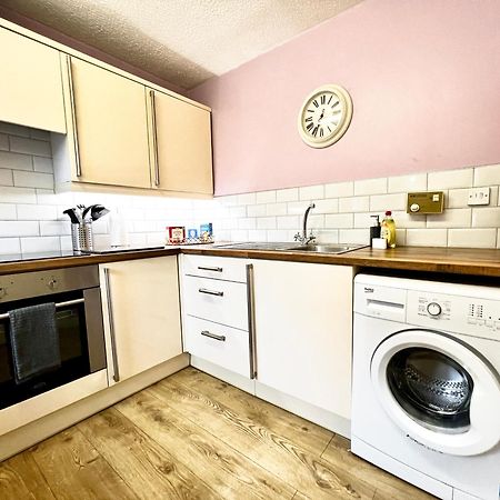 Ground Floor Flat With Free Parking & Wifi Apartment Glasgow Exterior foto