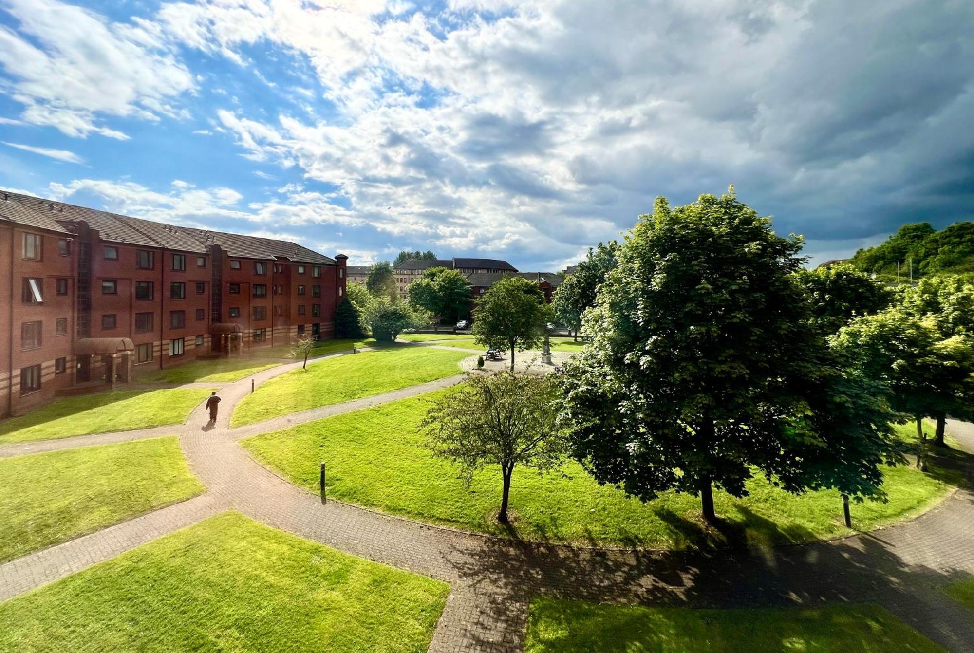 Ground Floor Flat With Free Parking & Wifi Apartment Glasgow Exterior foto